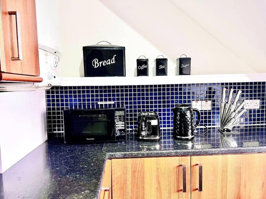 Crown House Two Bedroom Apartment アバディーン エクステリア 写真