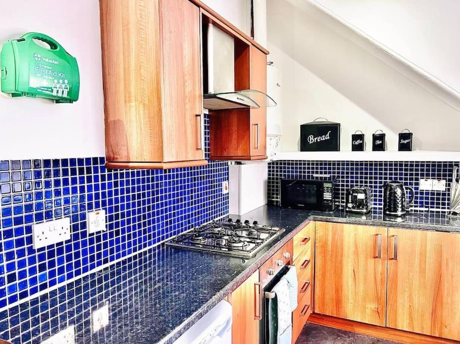 Crown House Two Bedroom Apartment アバディーン エクステリア 写真