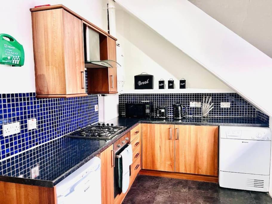 Crown House Two Bedroom Apartment アバディーン エクステリア 写真