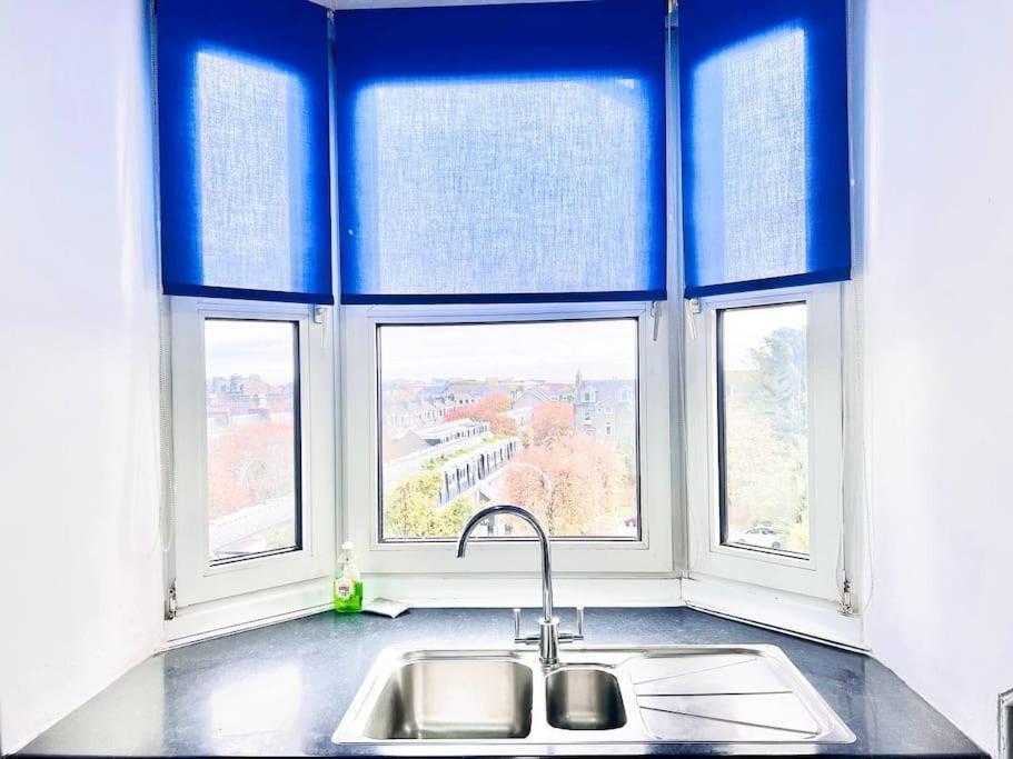 Crown House Two Bedroom Apartment アバディーン エクステリア 写真