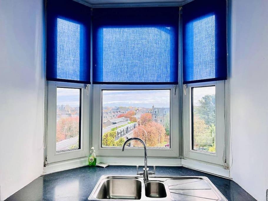 Crown House Two Bedroom Apartment アバディーン エクステリア 写真
