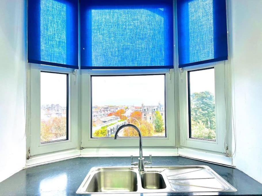 Crown House Two Bedroom Apartment アバディーン エクステリア 写真