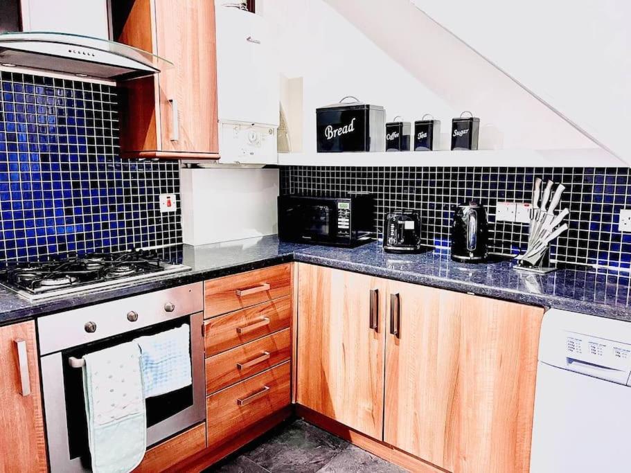 Crown House Two Bedroom Apartment アバディーン エクステリア 写真