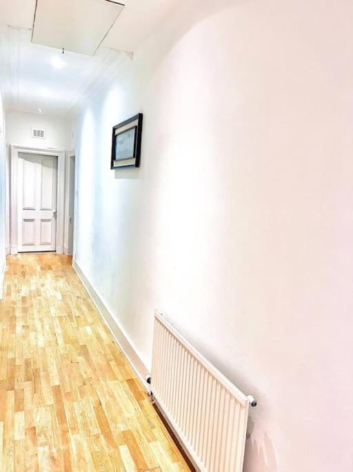 Crown House Two Bedroom Apartment アバディーン エクステリア 写真