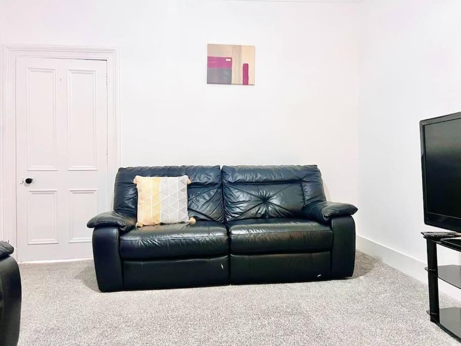 Crown House Two Bedroom Apartment アバディーン エクステリア 写真